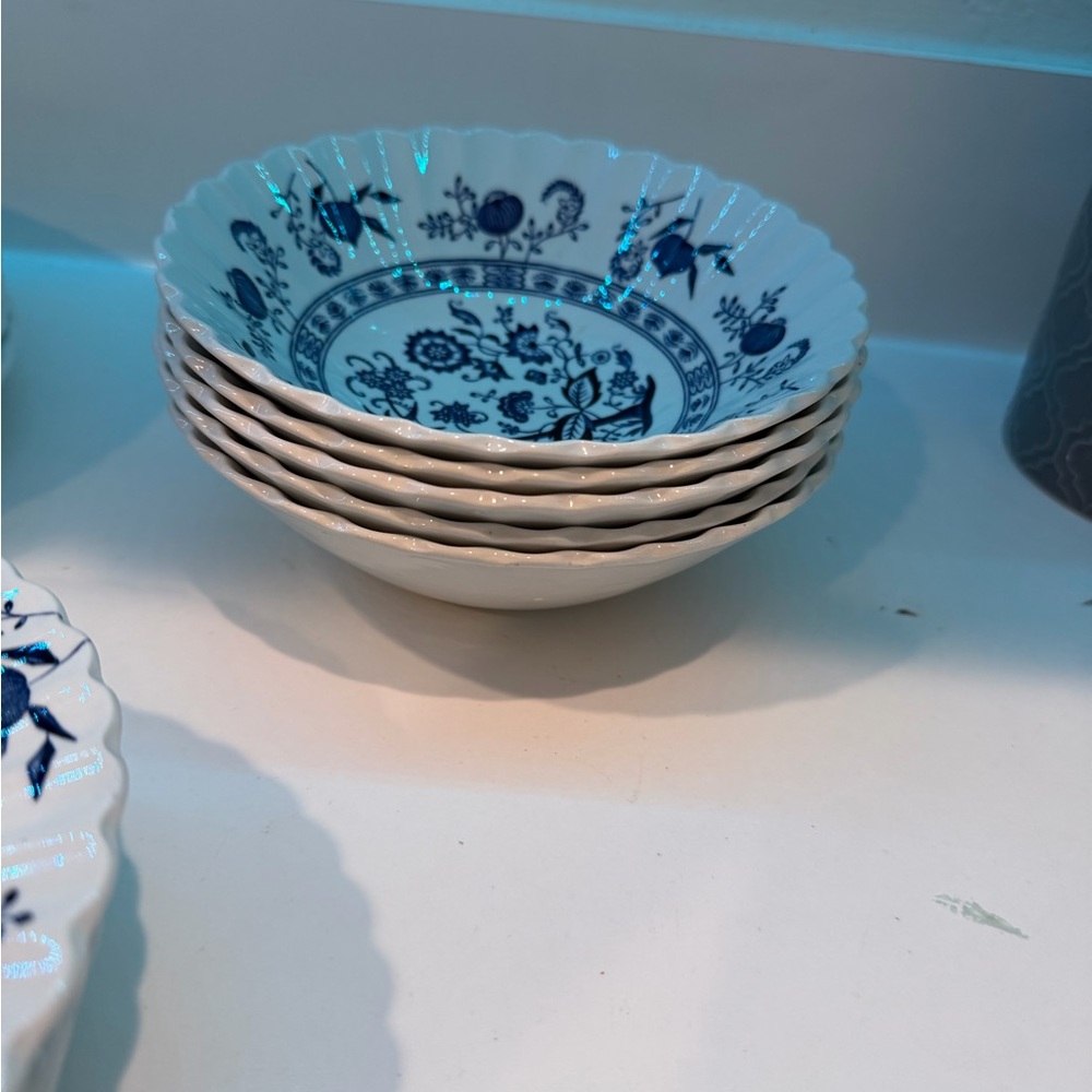 Set of Blue and White Floral Bowls J $ G